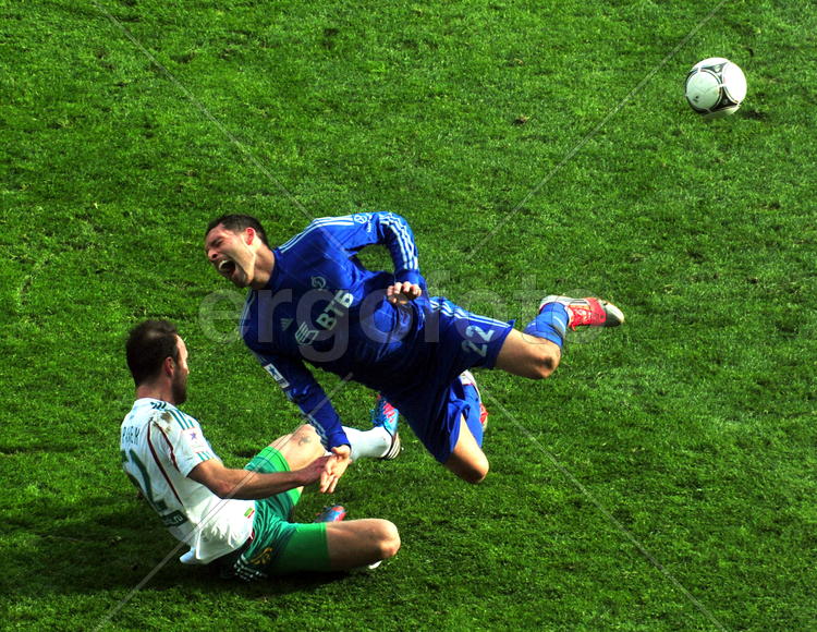 футболисты на поле