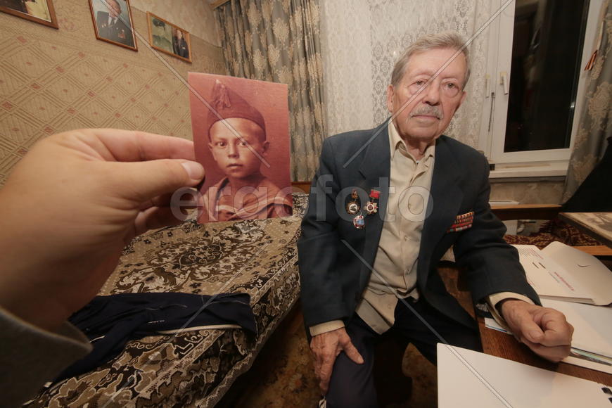 Участник обороны Москвы Юрий Семичковский в молодости на старой фотографии 