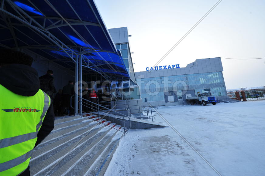 Аэропорт Салехард. Ямало-ненецкий  автономный округ. Город Салехард, поселок Лабытнанги. фото Сергей