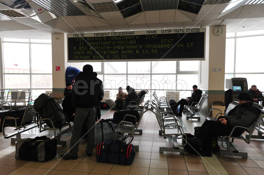 ВОкзал станция Лабытнанги Ямало-ненецкий  автономный округ. Город Салехард, поселок Лабытнанги. фото