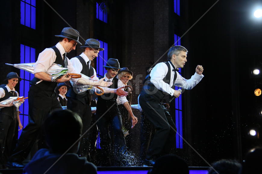 Дмитрий Богачев (справа) геренальный продюсер мюзикла