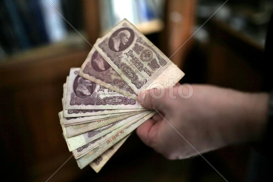 Художник и антиквар Ираклий Месхия