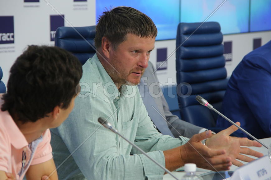 Евгений Кафельников