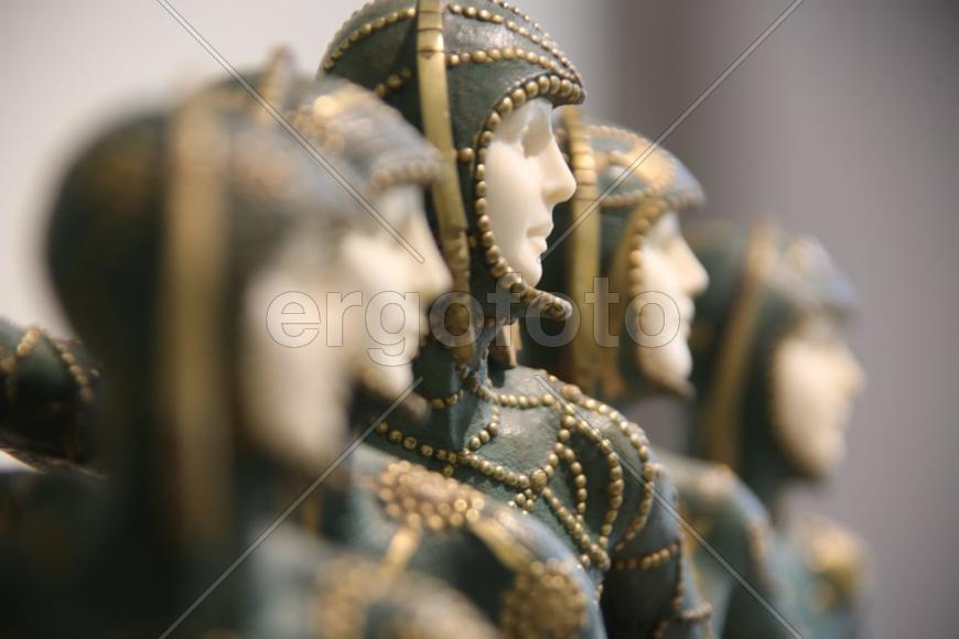 Чипарус, "Девушки"