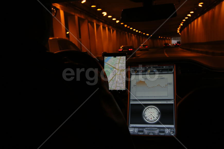 Первое в России электротакси. Электромобиль Tesla. Первый раз в Тесле