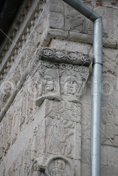 Юрьев-Польский, Владимирская область, 
Георгиевская церковь, построена в середине 13 века. Стены ук