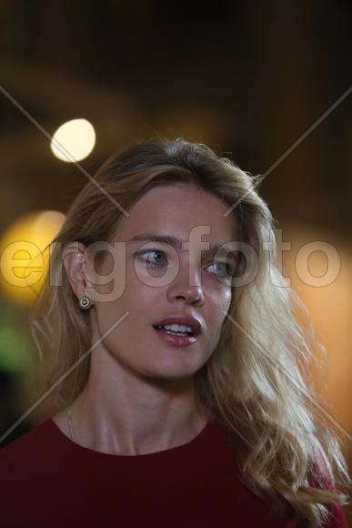 Наталия Водянова на благотвортиельном аукционе на арт-ярмарке Cosmoscow 