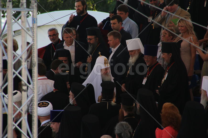 Представители различных религий