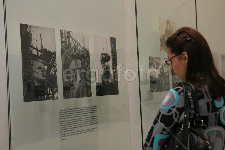 Открытие выставки "Рабочий и колхозница"