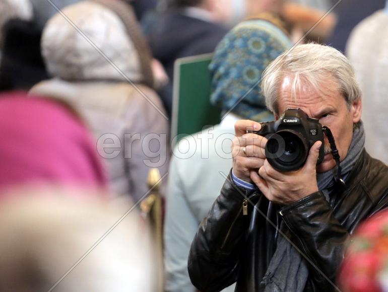 Фотограф Александр Земляниченко в Храме Христа Спасителя.