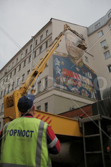 На ул.Арбат, дом 17  в рамках реализации городского проекта "Артфасад" совместно с художниками  JIM-