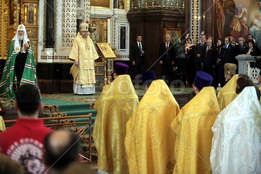 Патриарх Кирилл совершает службу в Храме Христа Спасителя. Москва. Россия