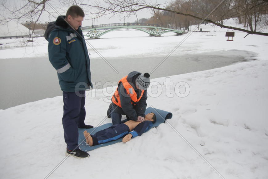Школьник на спасательной станции "Царицыно"