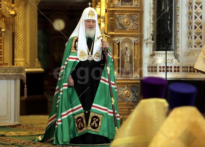 Патриарх Кирилл совершает службу в Храме Христа Спасителя. Москва. Россия