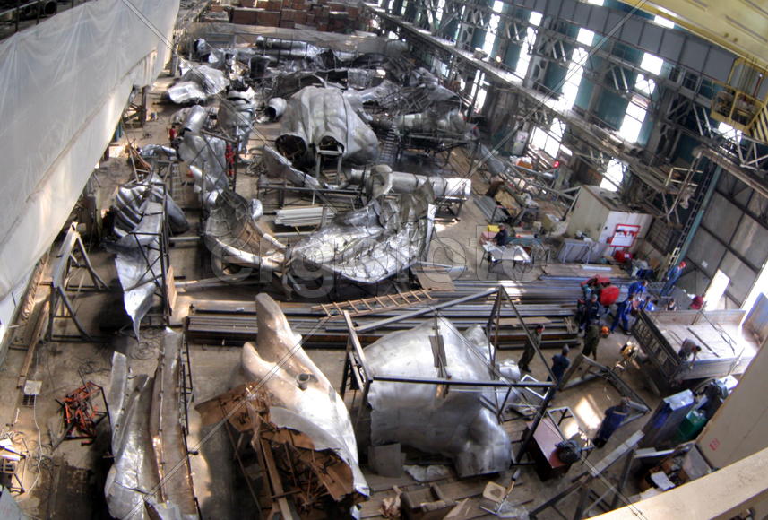 Реставрация статуи "Рабочий и колхозница"