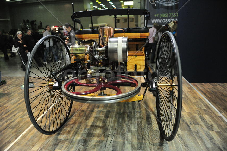 Первый в мире автомобиль Готлиба Даймлера. фото Сергей Шахиджанян