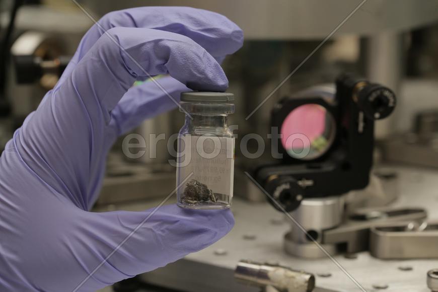 Редкоземельный металл тулий в  лаборатории оптики активных сред 