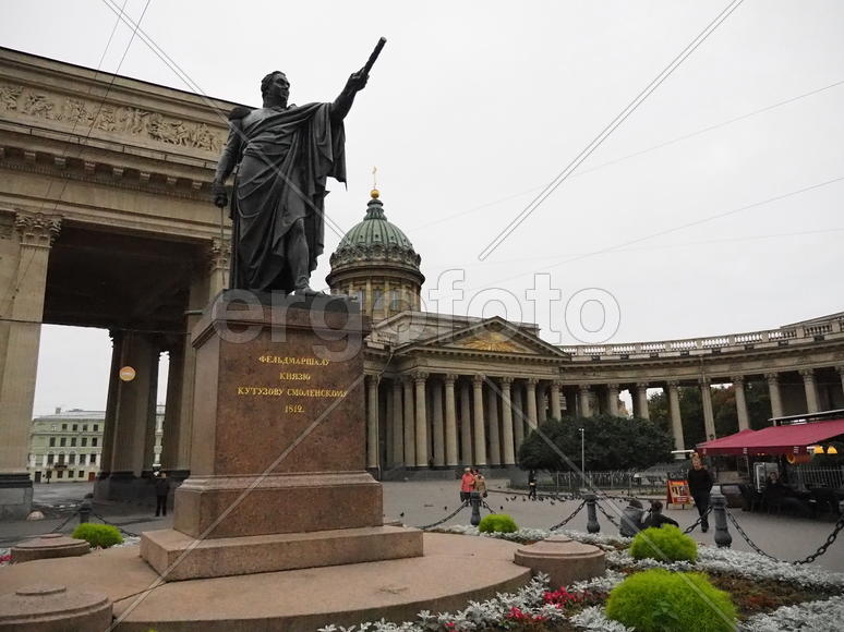 Памятник фельдмаршалу России - Кутузову. Достопримечательности Санкт-Петербурга 