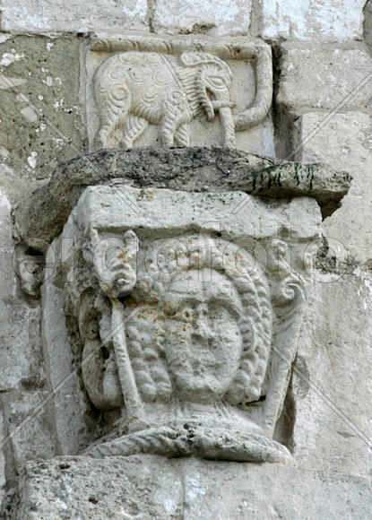 Юрьев-Польский, Владимирская область, 
Георгиевская церковь, построена в середине 13 века. Стены ук