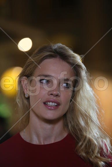 Наталия Водянова на благотвортиельном аукционе на арт-ярмарке Cosmoscow 