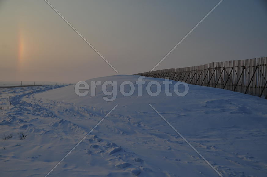 СНегоудерживающие заборы. Ямало-ненецкий  автономный округ. Город Салехард, поселок Лабытнанги. фото