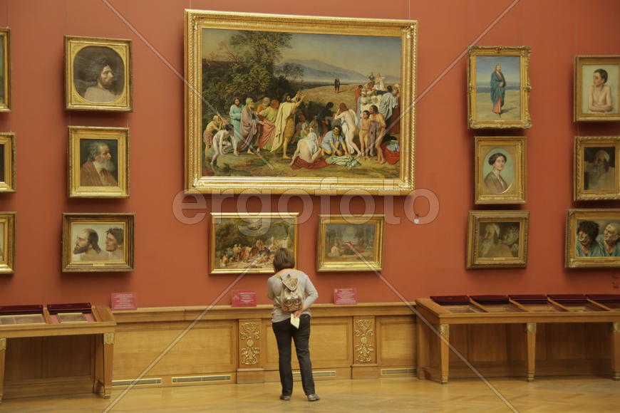 Посетители в залах. Русский музей. Санкт-Петербруг