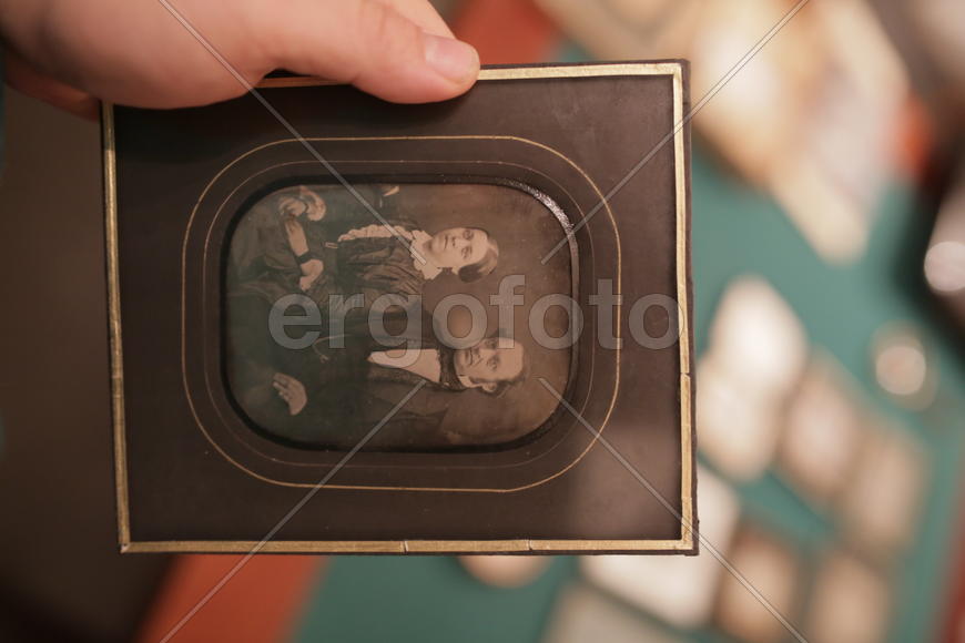 Коллекционер дагерротипов Александр Савинов. Старинная фотокарточка из коллекции 