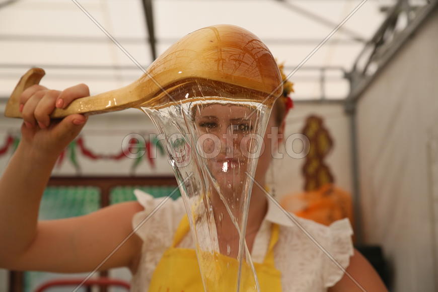 Всероссийская ярмарка меда в Коломенском