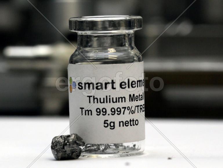 Редкоземельный металл тулий в  лаборатории оптики активных сред 