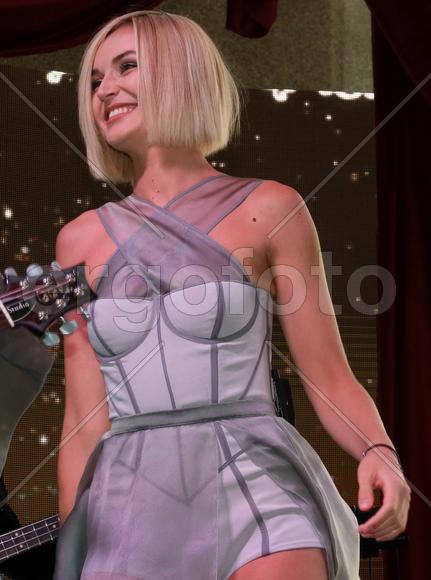 Певица Полина Гагарина на концерте в Кунцево-плаза