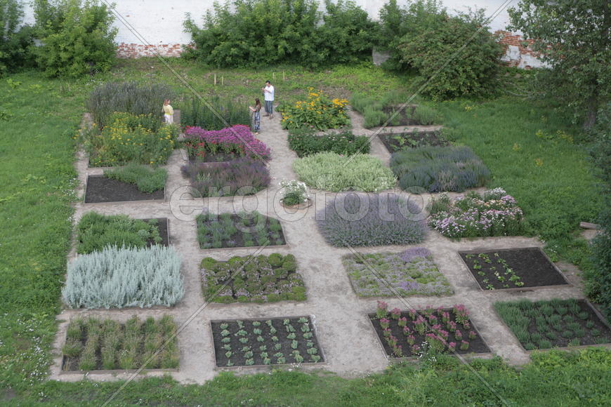 Юрьев-Польский, Владимирская область, Сад Михайло-Архангельского монастыря.