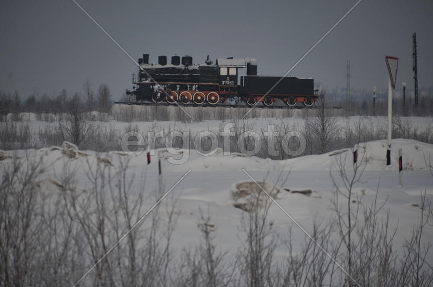 Памятный знак Полярный круг. Ямало-ненецкий  автономный округ. Город Салехард, поселок Лабытнанги. ф