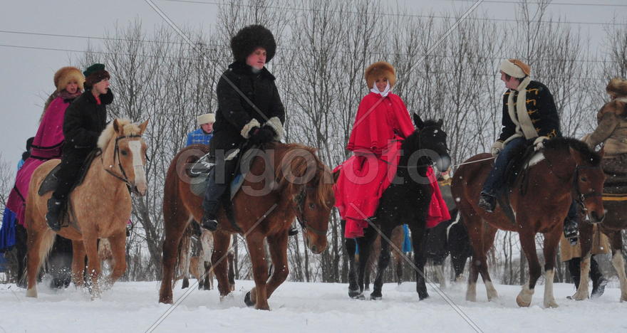 Реконструкция конной охоты с тремя борзыми и одной гончей в клубе Аванпост. фйото Сергей Шахиджанян 
