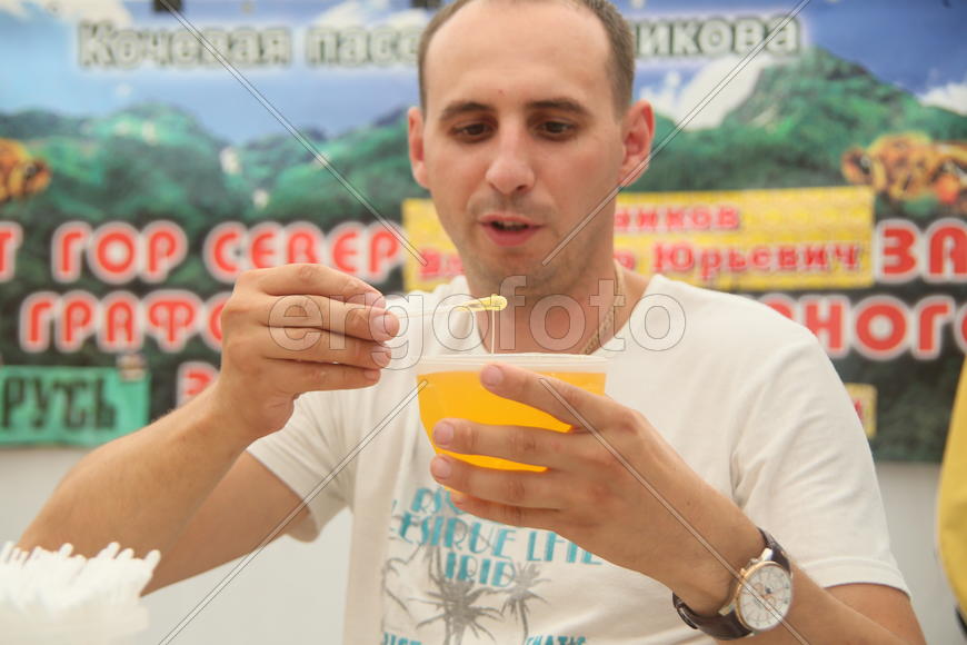 Всероссийская ярмарка меда в Коломенском