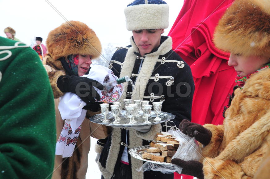 Реконструкция конной охоты с тремя борзыми и одной гончей в клубе Аванпост. фйото Сергей Шахиджанян 