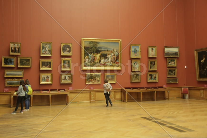 Посетители в залах. Русский музей. Санкт-Петербруг