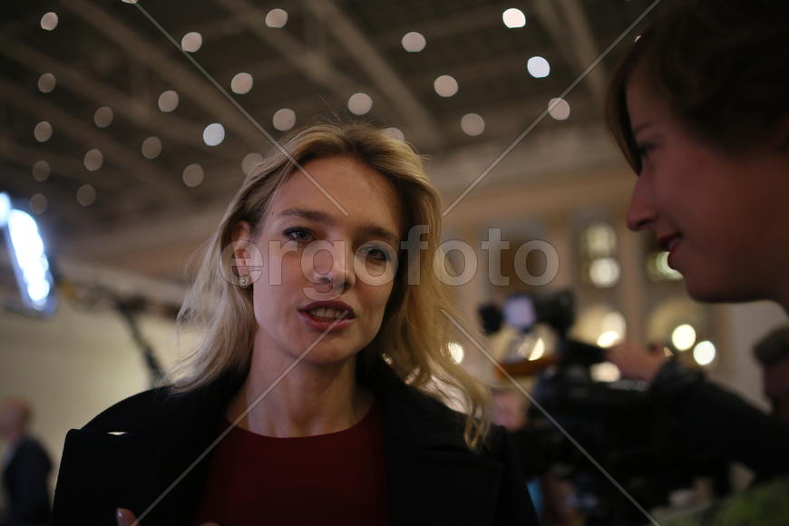 Наталия Водянова на благотвортиельном аукционе на арт-ярмарке Cosmoscow 