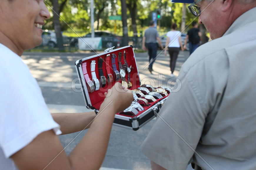 Пекин. Торговец часами