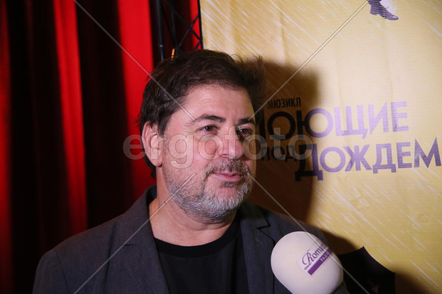 Цекало Александр, Премьера мюзикла "Поющие под дождем"