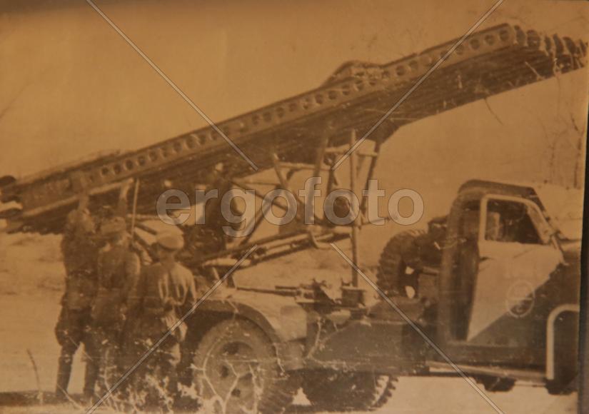 Участник обороны Москвы Юрий Семичковский на старинной фронтовой фотографии 