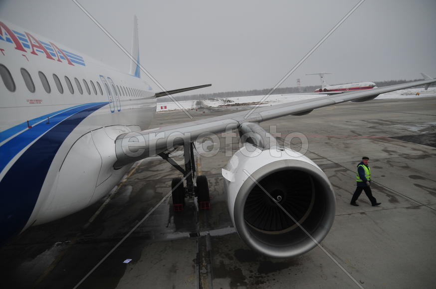 Аэропорт Салехард. Ямало-ненецкий  автономный округ. Город Салехард, поселок Лабытнанги. фото Сергей