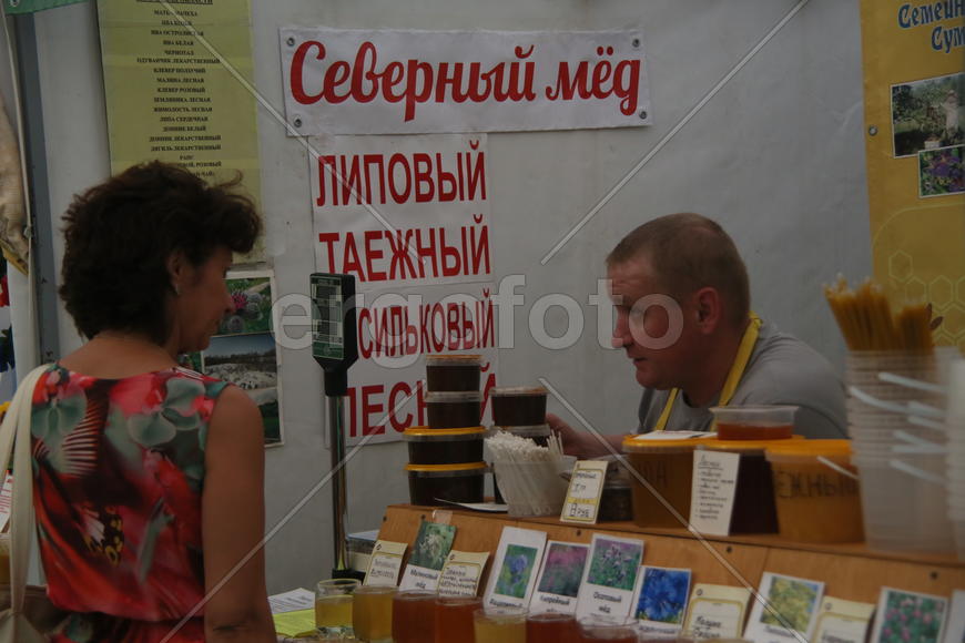 Всероссийская ярмарка меда в Коломенском