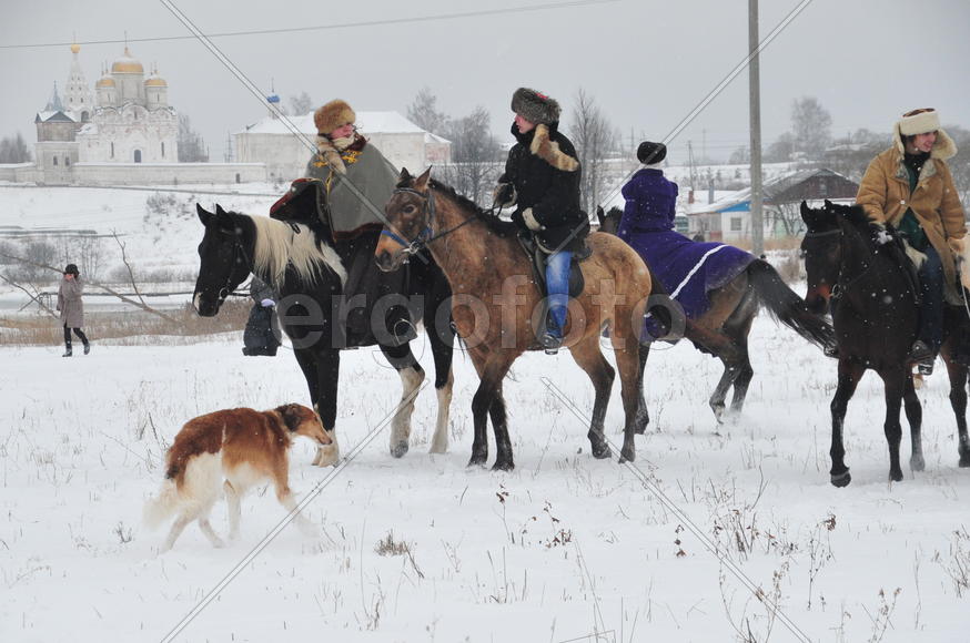 Реконструкция конной охоты с тремя борзыми и одной гончей в клубе Аванпост. фйото Сергей Шахиджанян 