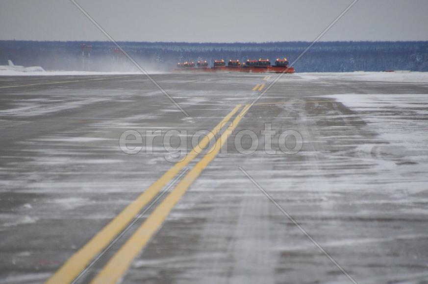 Уборка снега в аэропорту Домодедово 8