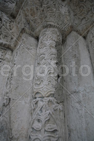 Юрьев-Польский, Владимирская область, 
Георгиевская церковь, построена в середине 13 века. Стены ук