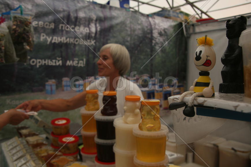Всероссийская ярмарка меда в Коломенском