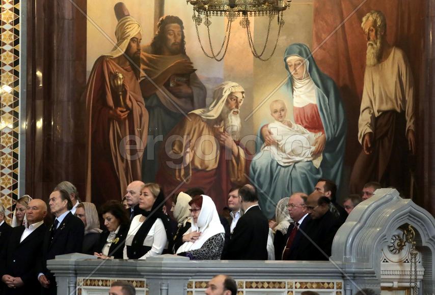 Патриарх Кирилл совершает службу в Храме Христа Спасителя. Москва. Россия