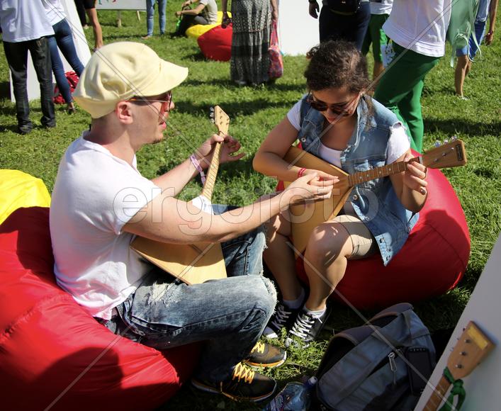 Музыканты и балалайки