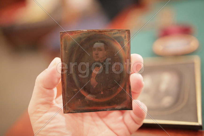 Коллекционер дагерротипов Александр Савинов. Старинная фотокарточка из коллекции 