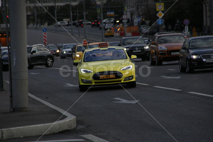 Первая в России электрозарядка. Электромобиль Tesla.